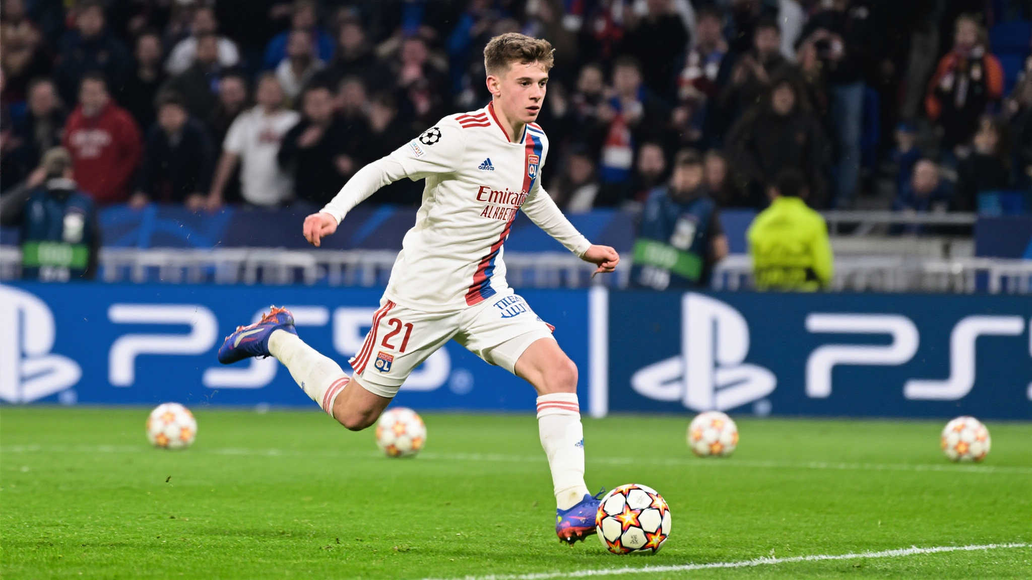 马蒂斯·阿尔伯特虽年纪轻轻，却已展现出非凡实力。这